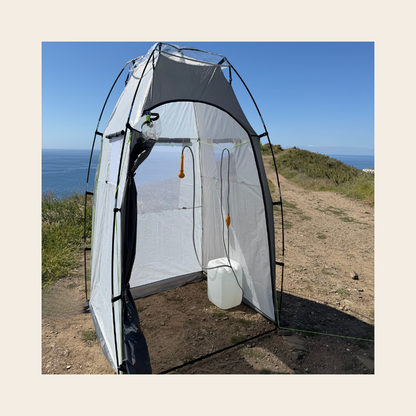 installation d'une douchette 12V avec un jerrican à l'intérieur de la cabine de douche
